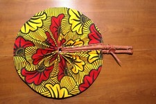 Eventail en pagne africain, tissu wax et cuir / fait main Fabrication artisanale