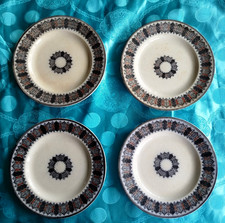 4 assiettes à dessert Cellini, Pinder, Bourne & Co seconde moitié du XIXᵉ siècle