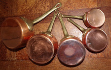 set de 5 petites casseroles en