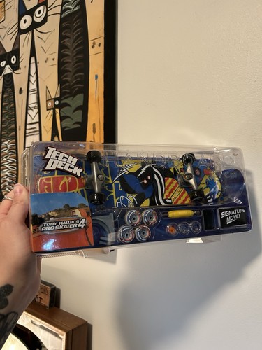 2002 tech deck handboard - tech,