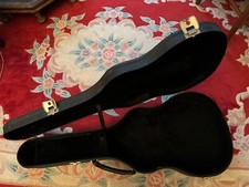 Etui rigide noir tout en bois pour guitare 4/4Maxi protection Intérieur peluche 