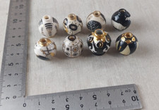 Lot de 8 anciennes fèves