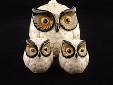 Ensemble salerons et moutardier faïence barbotine chouettes