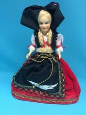 Poupée folklorique régionale