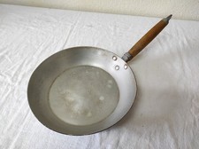 Ancienne Poêle en Aluminium 24cm de diamètre avec manche en bois