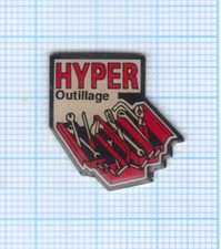 Pin’s Hyper outillage caisse de rangement