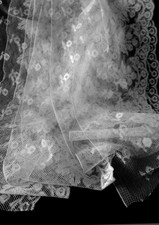 belle dentelle ancienne 4 mètres par 16 cm parfait état