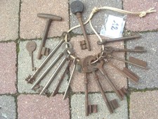LOT N°12 DE 15 CLÉ CLÉS CLEFS CLEF  ANCIENNES DIVERSES ET ORIGINALES
