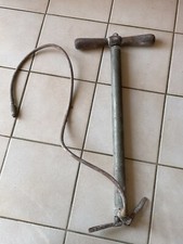 ANCIENNE POMPE  poignées Bois An 30's   POUR VÉLO ANCIEN moto cycles ..