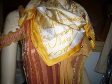 Foulard marque COACH, neuf avec étiquette présenté en coffret prix 100€ paille