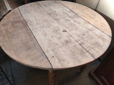 Ancienne Table en bois Ronde en bois brut avec roulettes Cuisine, Séjour 