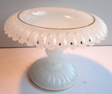 Coupe Charles X, baguier cristal d'opaline pâte de riz blanche à godrons