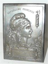 PLAQUE A POSER EN METAL ARGENTE DECOR MARIANNE 