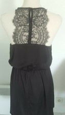 robe H&M taille 38 fantaisie dans le dos noire