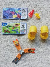 2x Kinder Surprise Egg Toys Capsules Stocking Filler, Allez Déplacer, Guitare, corne, Spinner