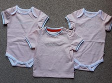 LOT NEUF ROLAND GARROS BEBE FILLE 12 MOIS 1 TEE SHIRT + 2 BODIES BELLE JOUEUSE