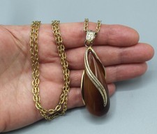 Collier Vintage avec Gros Pendentif Goutte en Agate Monture en Métal Doré