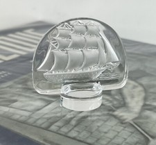 Presse papier signé LALIQUE France Bouchon radiateur bateau 3 mats René cristal