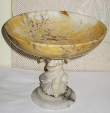 COUPELLE SUR PIED en marbre et albatre. Pied dauphins.