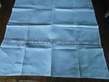 G351 rideau brodé dentelle de la marque secret de famille en lin ou nappe