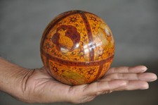 Vieux Bois Artisanal Rond Balle Forme Animaux Image Laque Poudre / Pilule Boîte