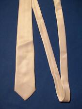 Cravate ancienne, satin de polyester blanc, marque CACHAREL, jamais portée