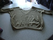 pull filament doré et dentelle au dos kaki  t- 42 -44 