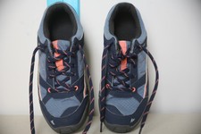 P34 (= 33) CHAUSSURES de PETITE RANDONNEE // QUECHUA « Arpenaz 50 Jr WTP « // bl