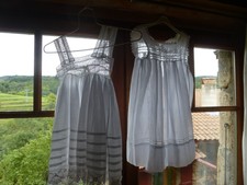 DEUX PETITES ROBES ANCIENNES FIN XIXè 12/16 MOIS ENVIRON