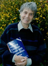 Sally Trench Avec Bosniaque Enfants - Vintage Photo 4634236