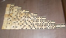 Ancien jeu de 28 dominos en os et bois de 4,5 x 2 cm complet