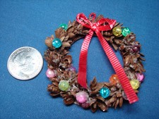 Vintage Poupée Miniature 1:12 Pretty 2.5 " Pomme de Pin Noël Guirlande Rouge Bow