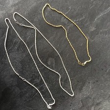 lot 3 colliers ras du cou plaqué or, argenté