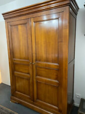 Chambre à coucher style louis Philippe avec lit, armoire, chevet. Très bon état 