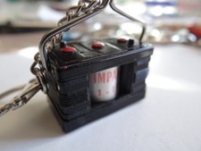 porte clés auto accessoires batteries AME garages stations années 60 état neuf