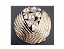 JEAN-LOUIS SCHERRER ANCIENNE  BROCHE EN MÉTAL ARGENTÉ ET STRASS-DIAMÈTRE 5,5 cm-