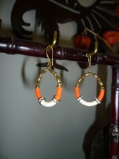 ANCIENNE ET CHIC PAIRE DE BOUCLES D OREILLES CREOLE CORAIL