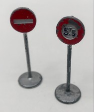Lot 2 panneaux signalisation Dinky Toys - Sens interdit & 5t5  - 1960’s - BE