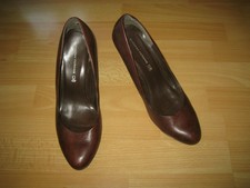 Escarpins marrons CUIR à bouts amande et talons compensés P 42,5 UK9