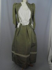 Ensemble fin XIXe siècle en taffetas vert, Jupe longue et Chemisier col officier