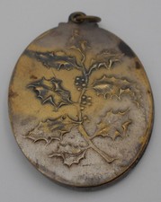 ANCIEN  MIROIR DE POCHE SAC POUR  CHATELAINE  DECOR FEUILLES DE HOUX MUGUETS