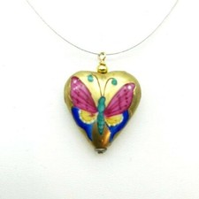 LIMOGES MEDAILLON COEUR EN PORCELAINE DECOR PAPILLON PEINT A LA MAIN