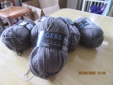 5   pelotes  de laine Bergère de France