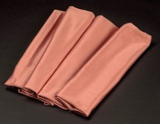 COUPON DE TISSU ANCIEN EN SATIN ROSE 1,35 x 1,35m