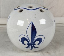 PORNIC France VASE PIC FLEURS modele Fleur de Lys faience emaillee bleue signe H