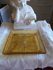  Ancien petit Plateau sur pied En Verre moulé couleur ambre 