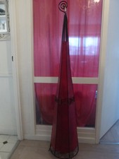 haute et grande lampe asiatique en carton rouge et fer forgé h.158x33 cm tbé 