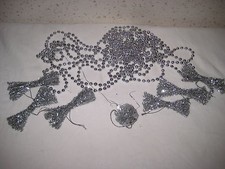 Décoration de Noel argenté guirlande pommes de pins