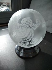 ancien plafonnier lustre boule verre dépoli blanc & décor roses dégagées à acide
