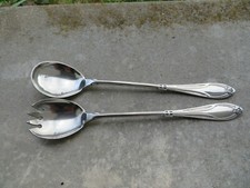 couvert de service en métal argenté décor d'oeillé 